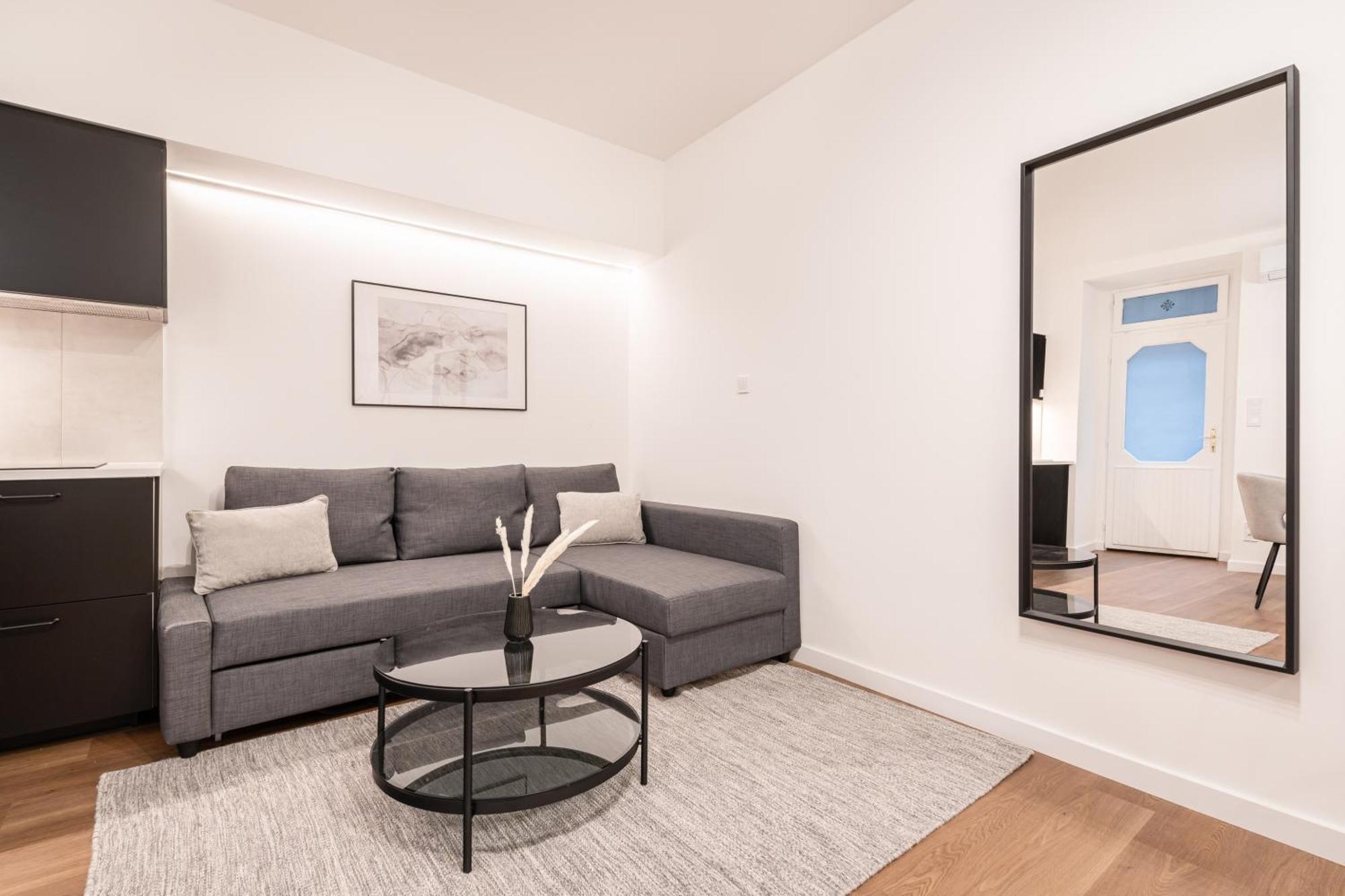 E23 - Grand Boulevard Design Loft - Location By Bqa Budapest