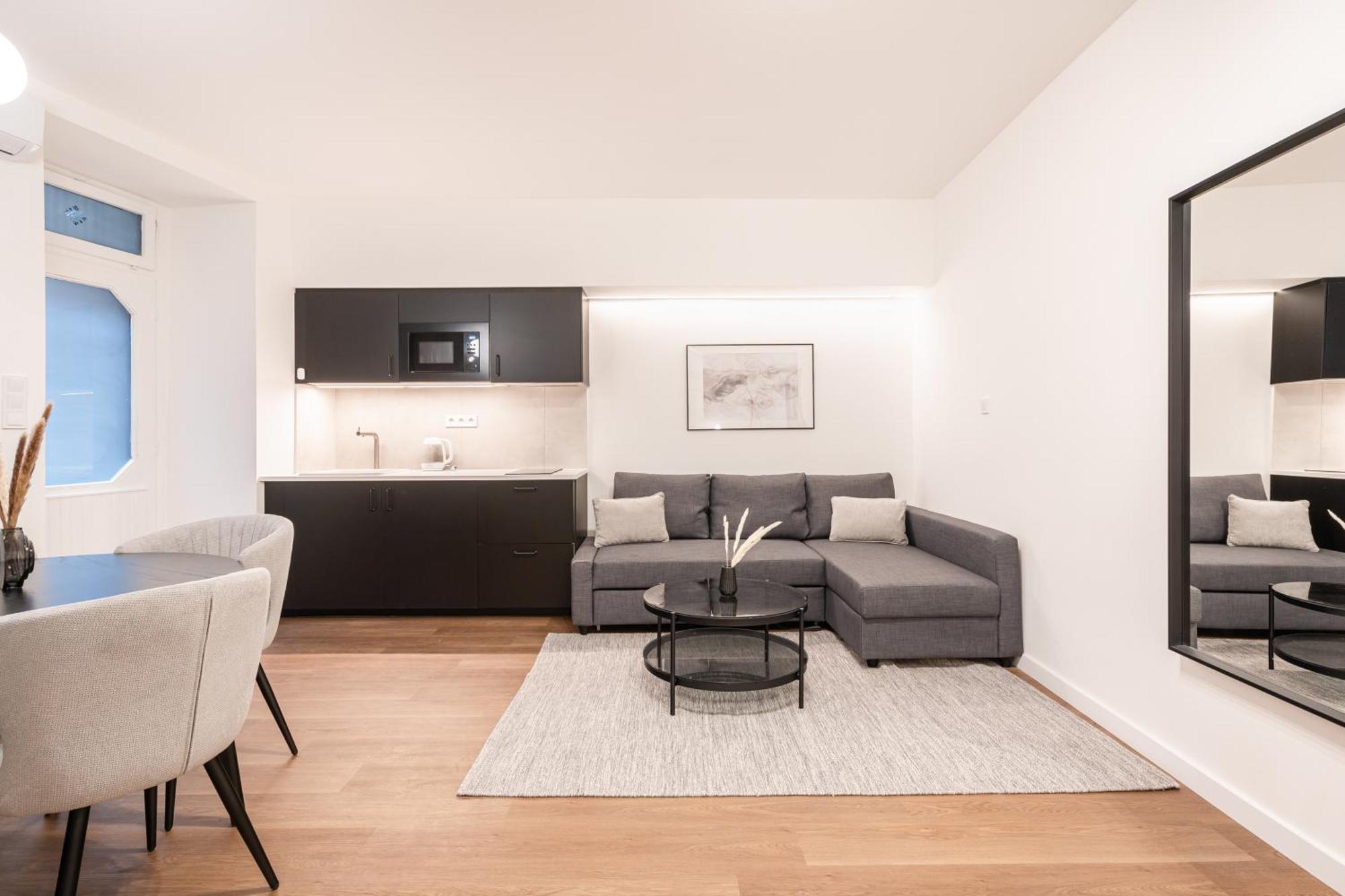 E23 - Grand Boulevard Design Loft - Location By Bqa * Budapest