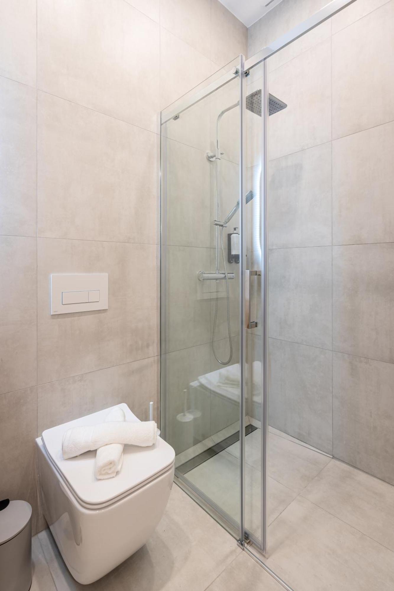 E23 - Grand Boulevard Design Loft - Location By Bqa Apartmán *