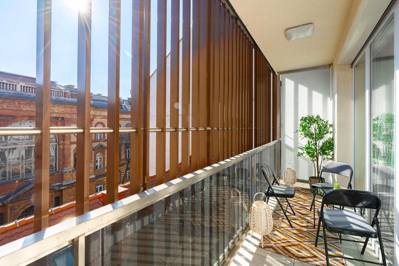 Modern Downtown With A Sunny Terrace Appartamento Budapest