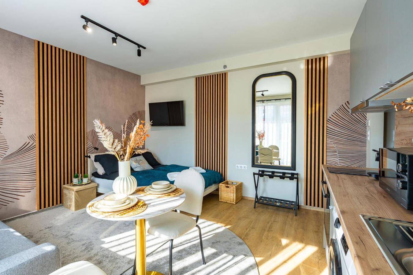 Modern Downtown With A Sunny Terrace Budapest