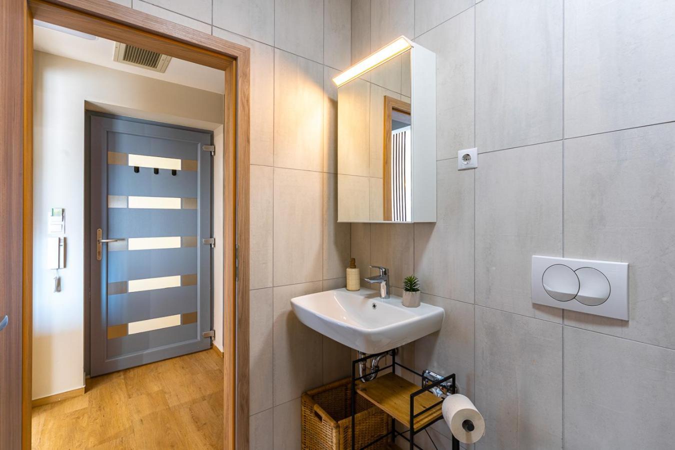 Modern Downtown With A Sunny Terrace Appartamento Budapest