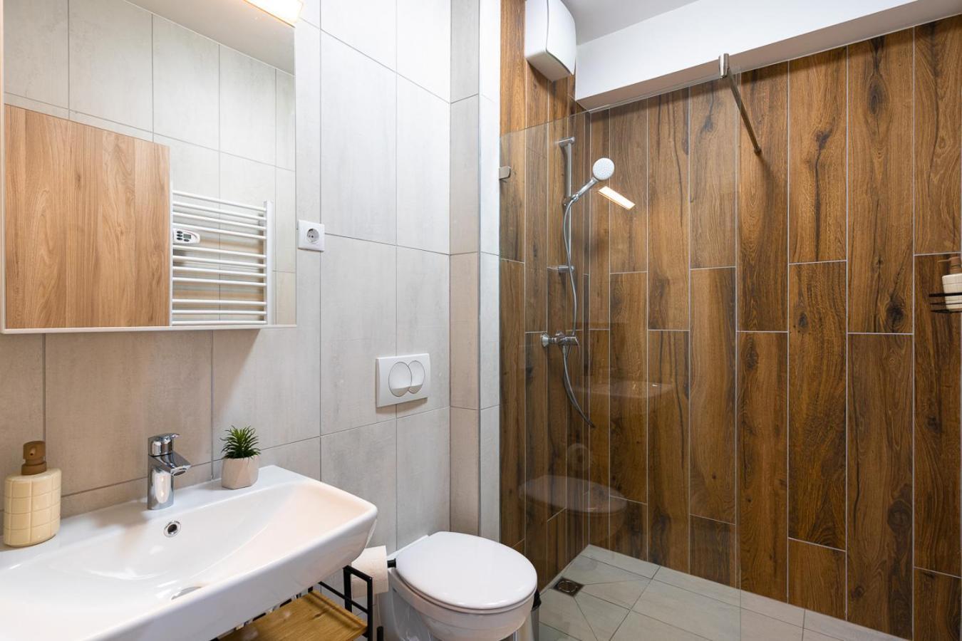 Modern Downtown With A Sunny Terrace Appartamento Budapest