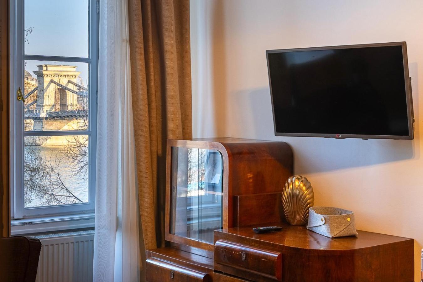 Riverside Two Bedroom Flat By The Chain Bridge Appartamento Budapest