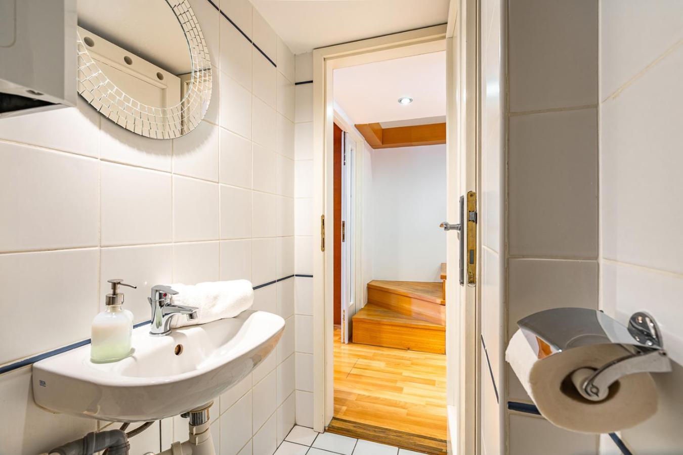 Riverside Two Bedroom Flat By The Chain Bridge Appartamento