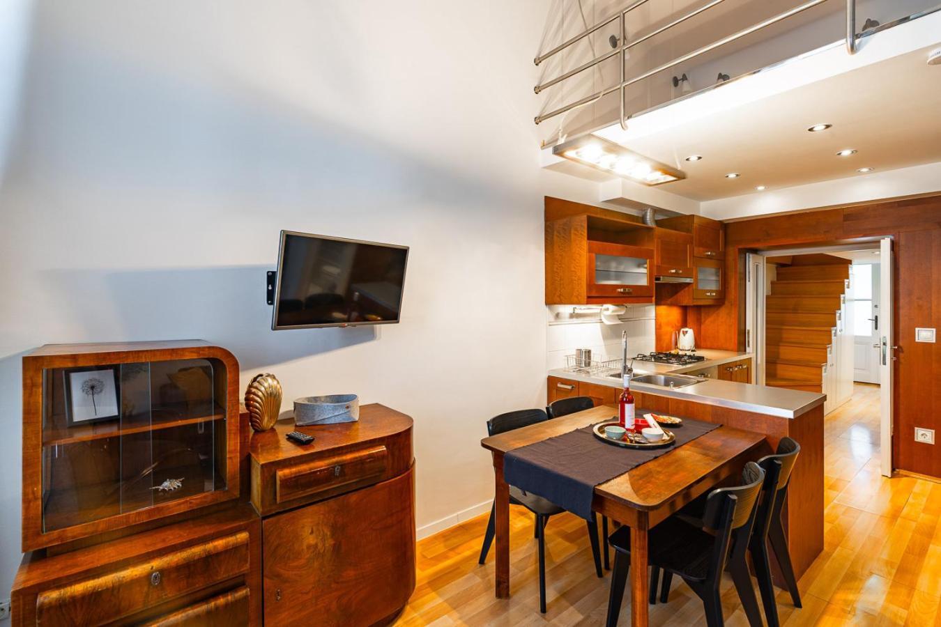 Riverside Two Bedroom Flat By The Chain Bridge Appartamento Budapest