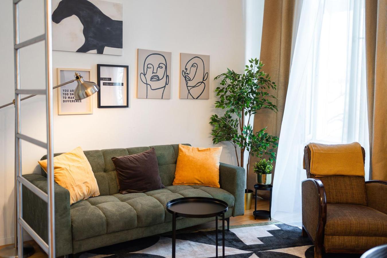 Riverside Two Bedroom Flat By The Chain Bridge Appartamento