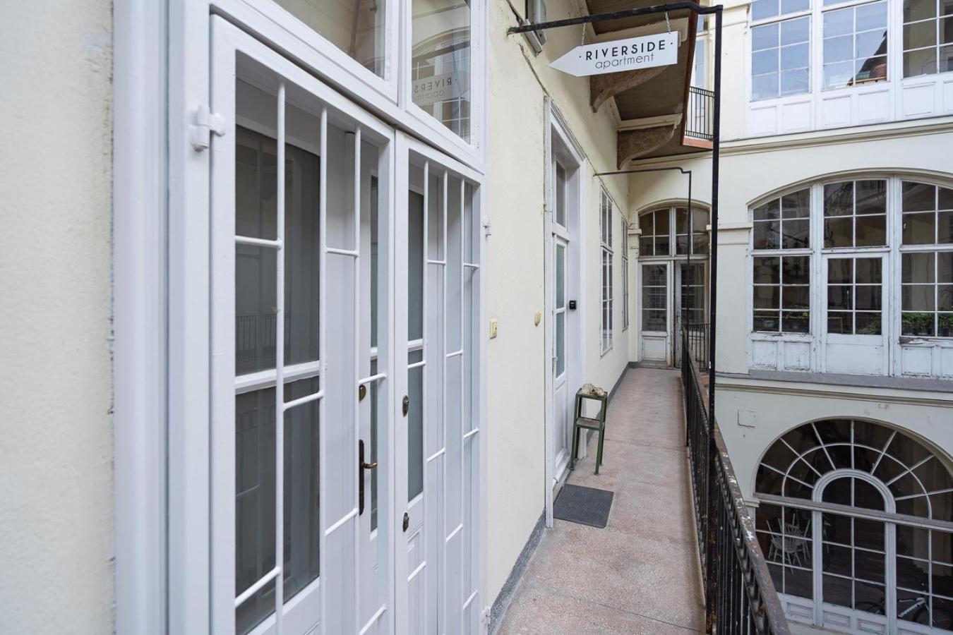 Riverside Two Bedroom Flat By The Chain Bridge * Budapest