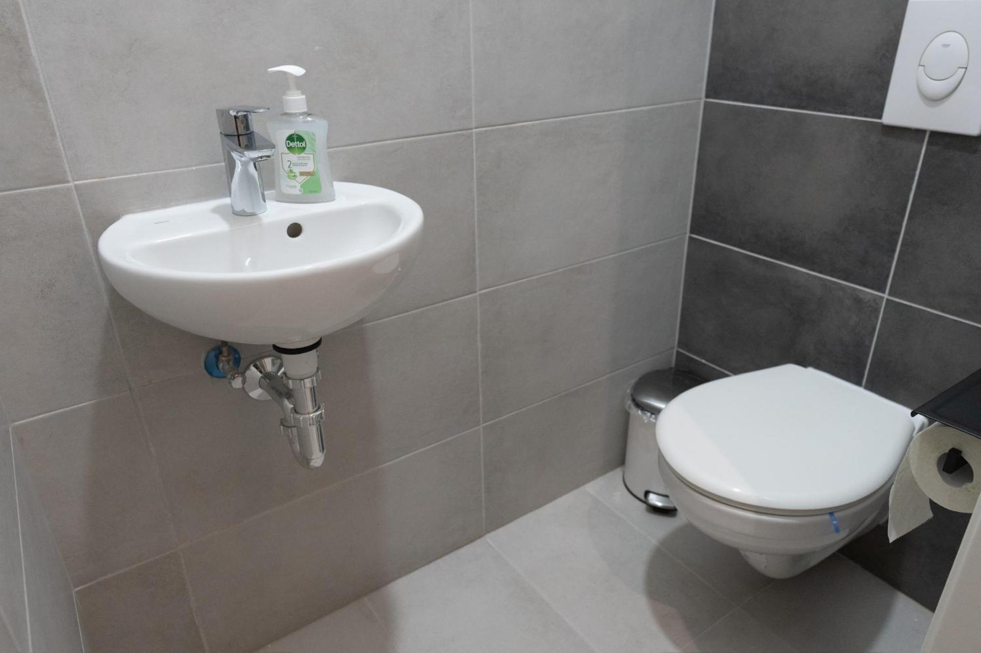 Appartement Downtown 2 Bedrooms Nearby Duna River Balcony-garage 10 Euro Per Day
