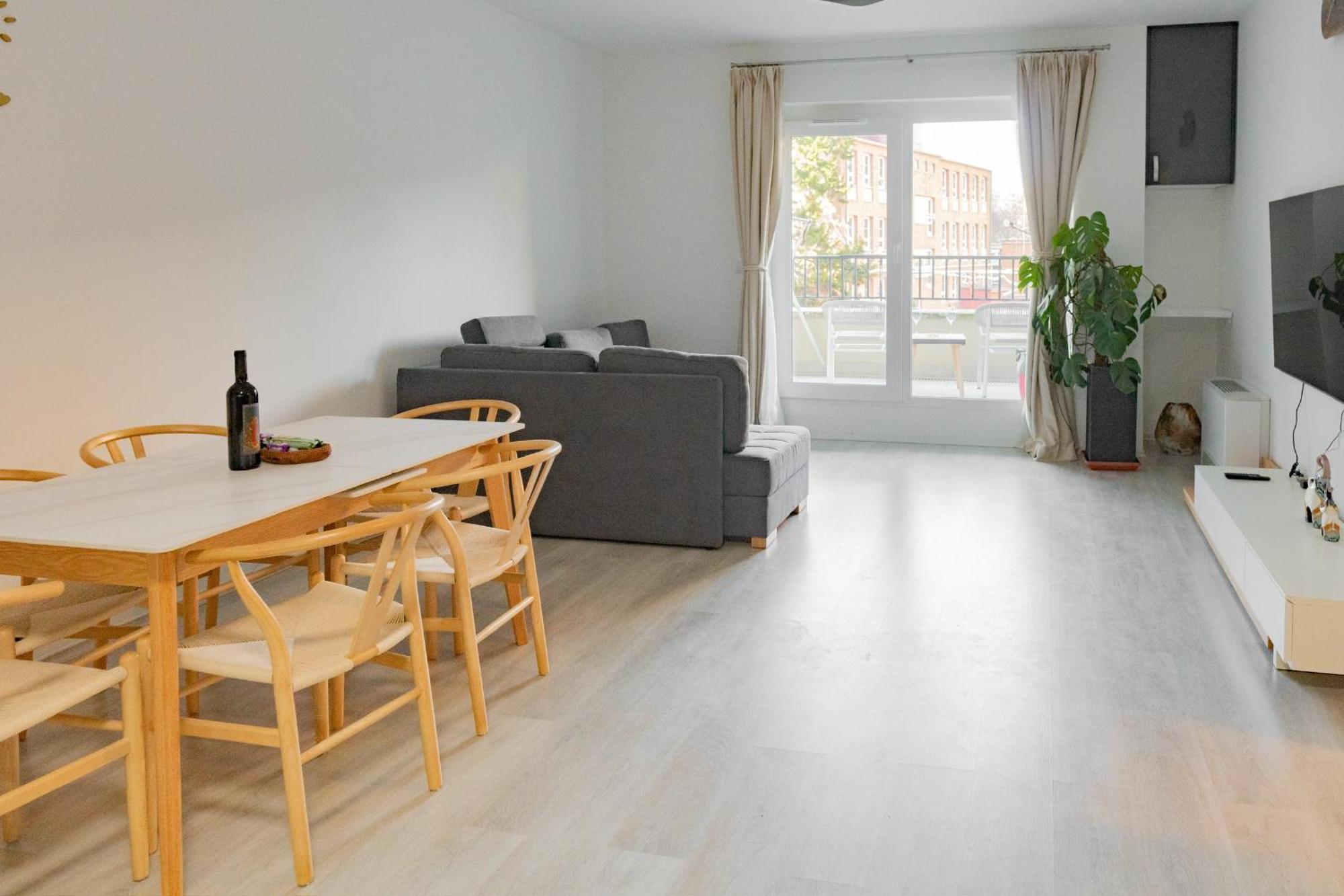 Appartement Downtown 2 Bedrooms Nearby Duna River Balcony-garage 10 Euro Per Day *