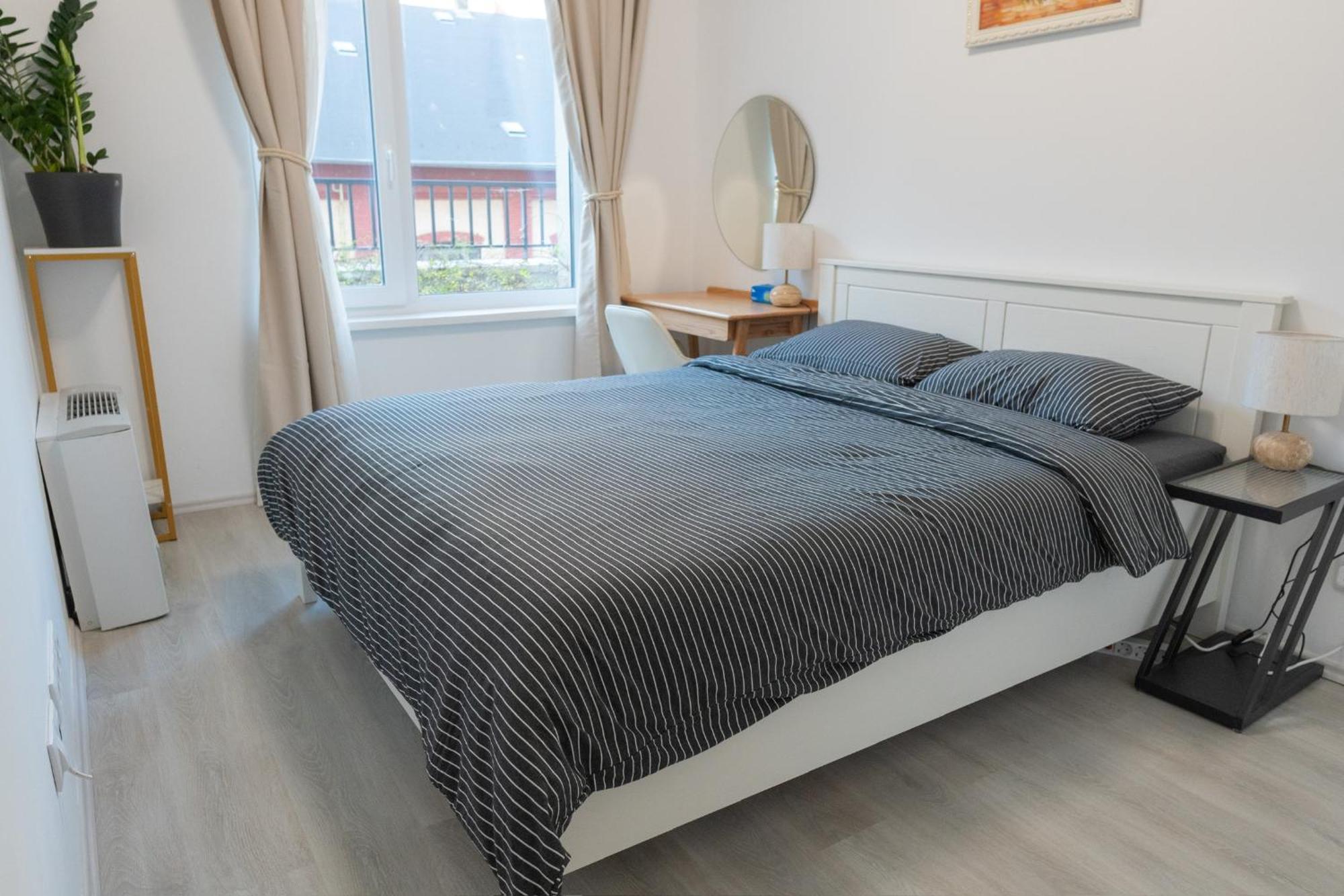 Downtown 2 Bedrooms Nearby Duna River Balcony-garage 10 Euro Per Day Appartement *