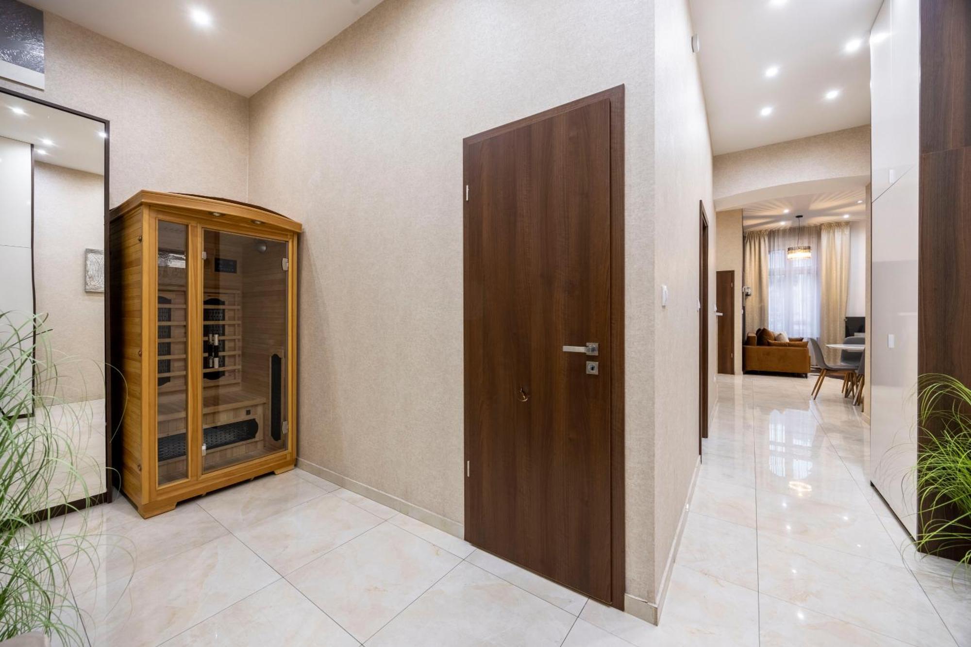 Luxe N' Charm Grand By Prestige Homes Apartment