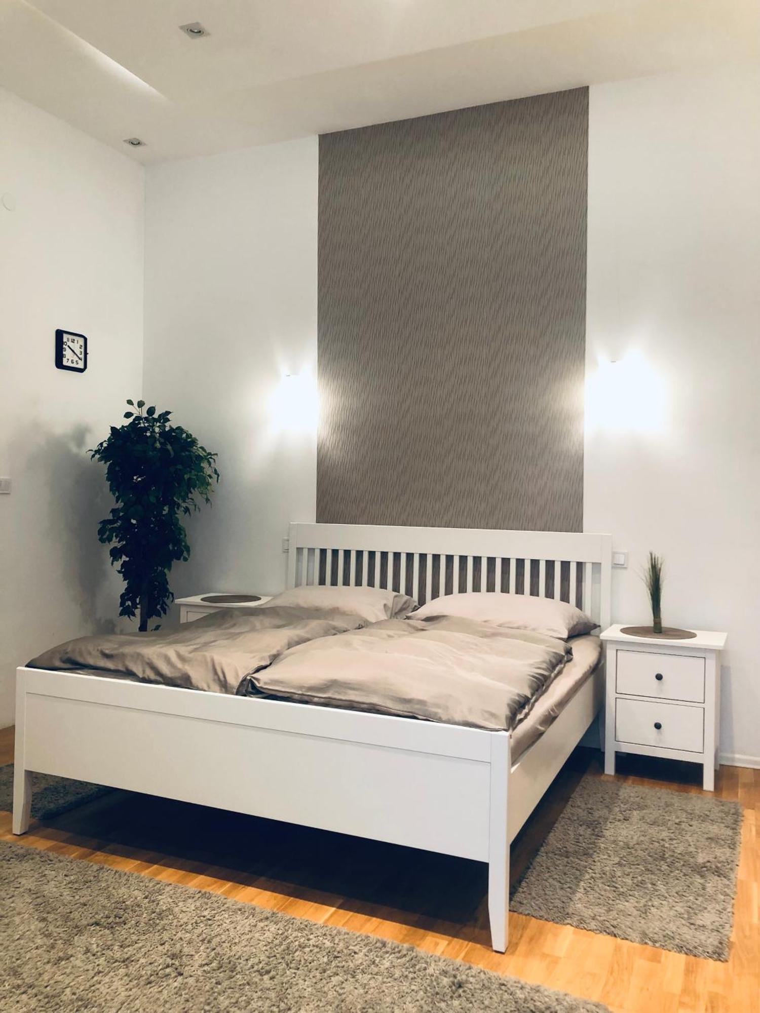 Diamond Apartment *