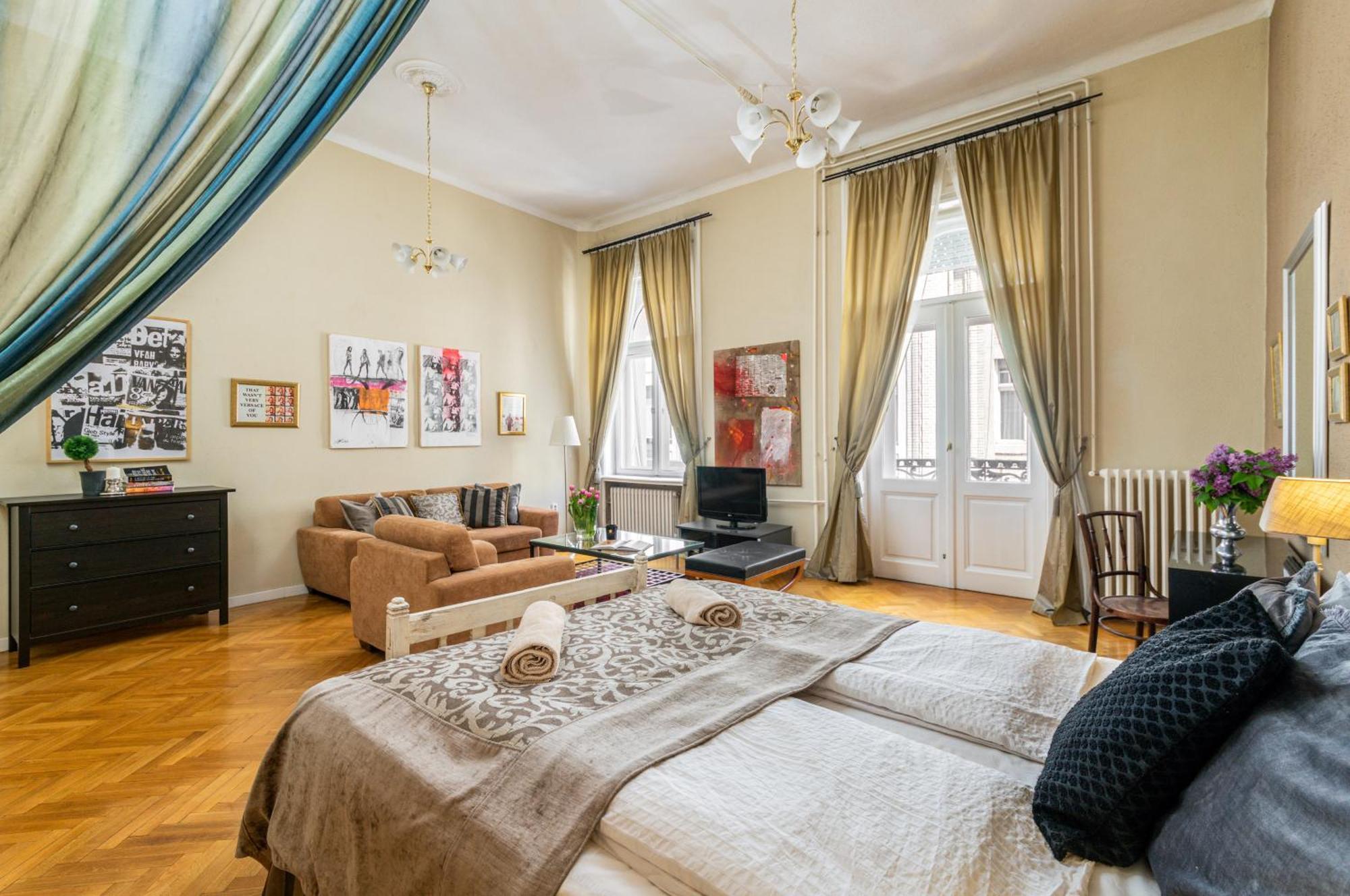 Super Chic With A Private Balcony Apartment *