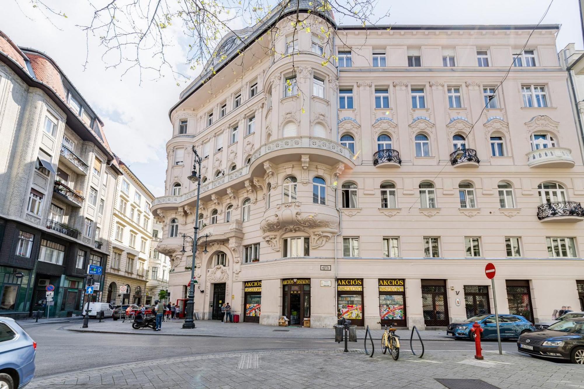 Super Chic With A Private Balcony Apartment Budapest