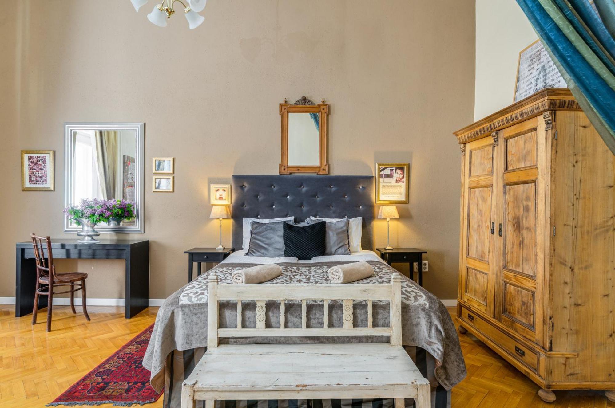 Super Chic With A Private Balcony *
