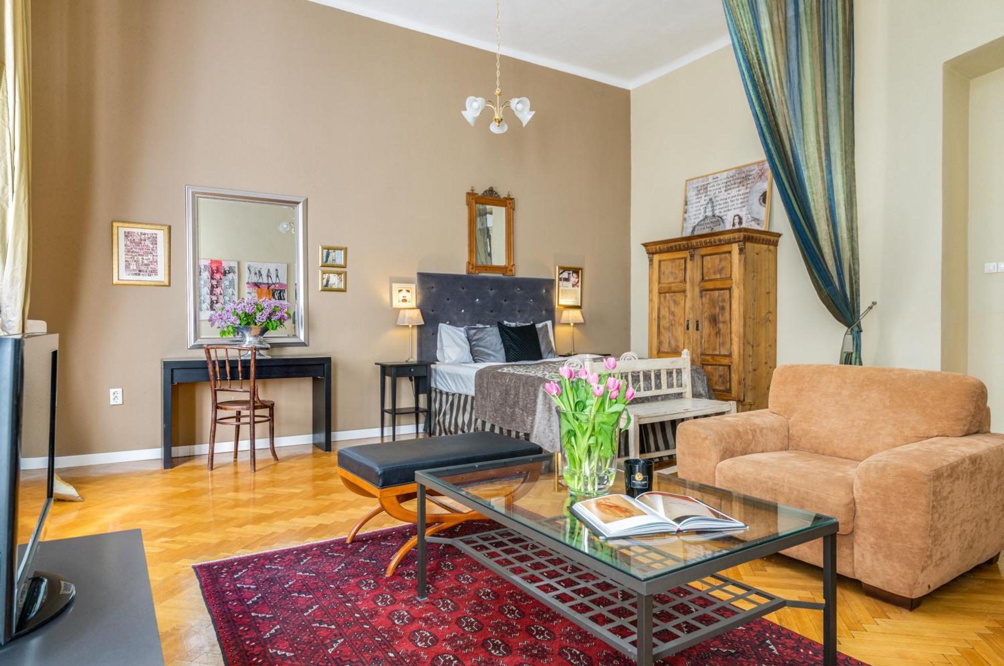 Super Chic With A Private Balcony Apartment *
