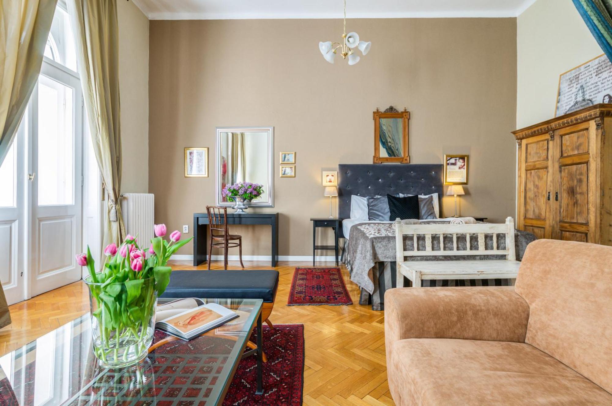 Super Chic With A Private Balcony *