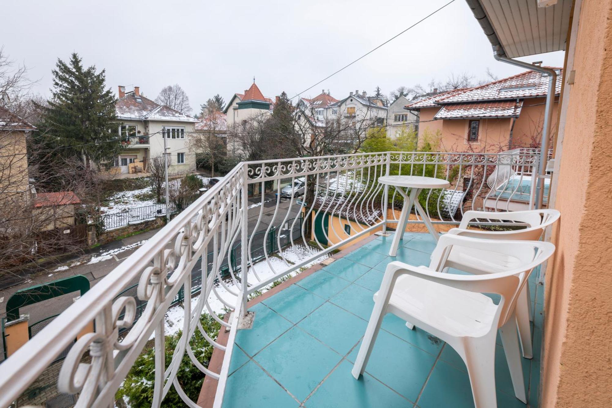 Kristal Gellert Hill *
