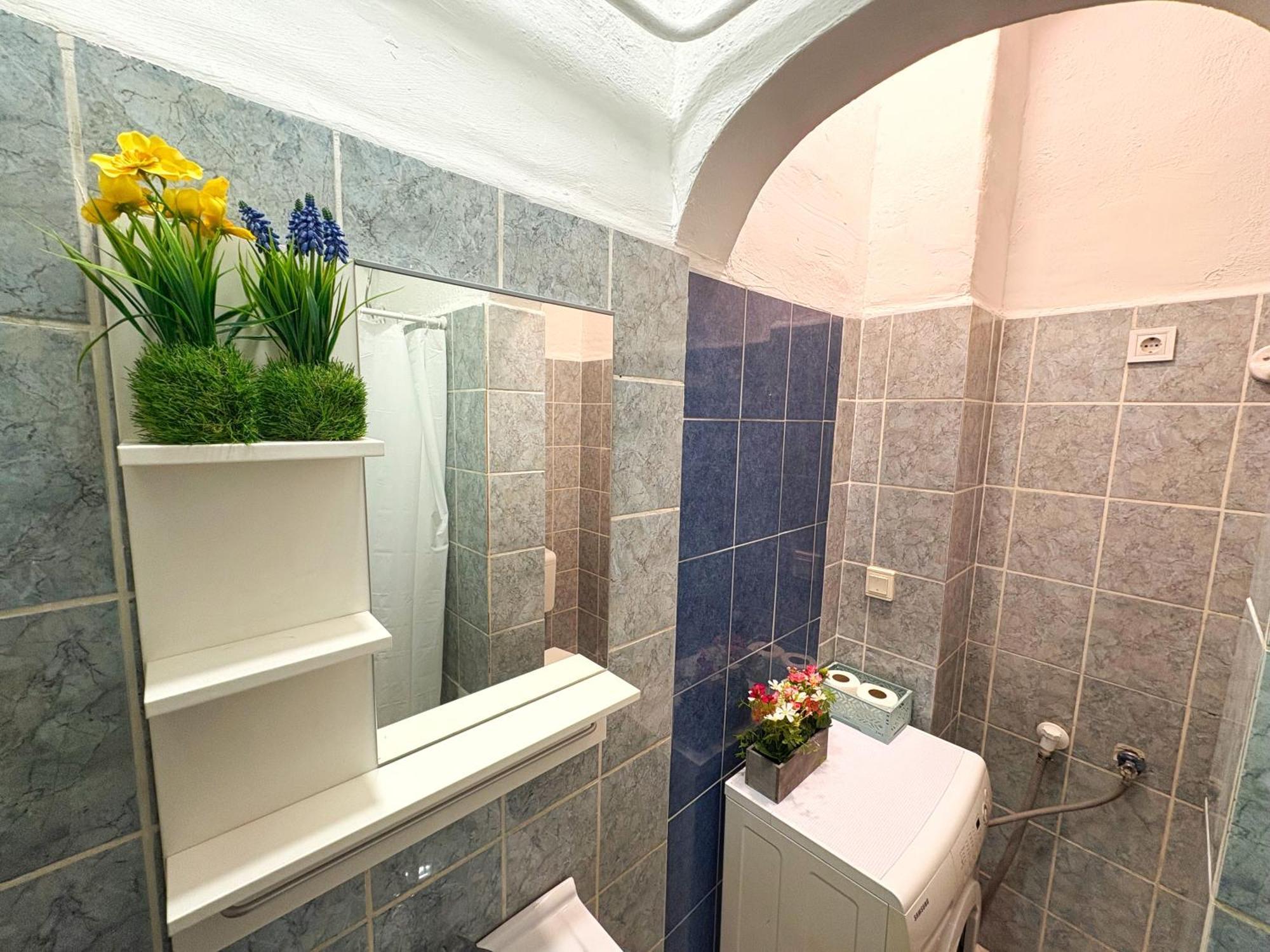 Private Apartment-7pax *