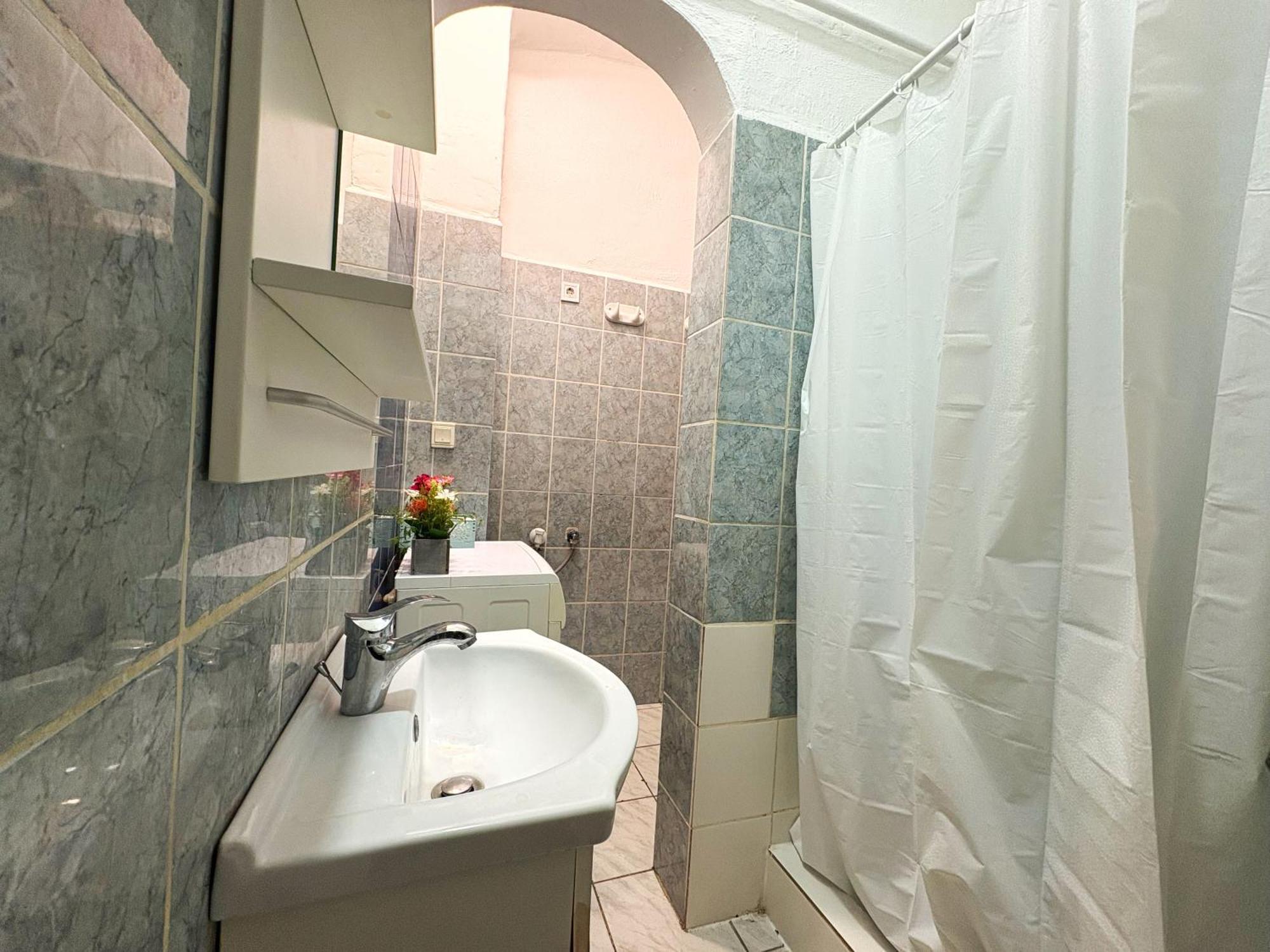 Private Apartment-7pax