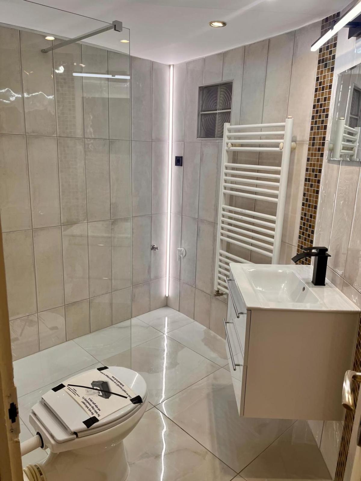 Kalvaria With Balcony, Free Parking And Ac Apartamento