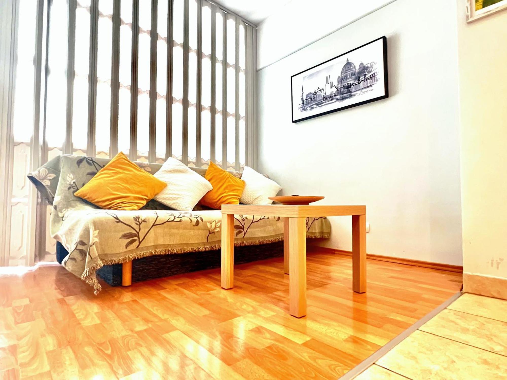 Acacia Aparhotel-near New York Cafe *