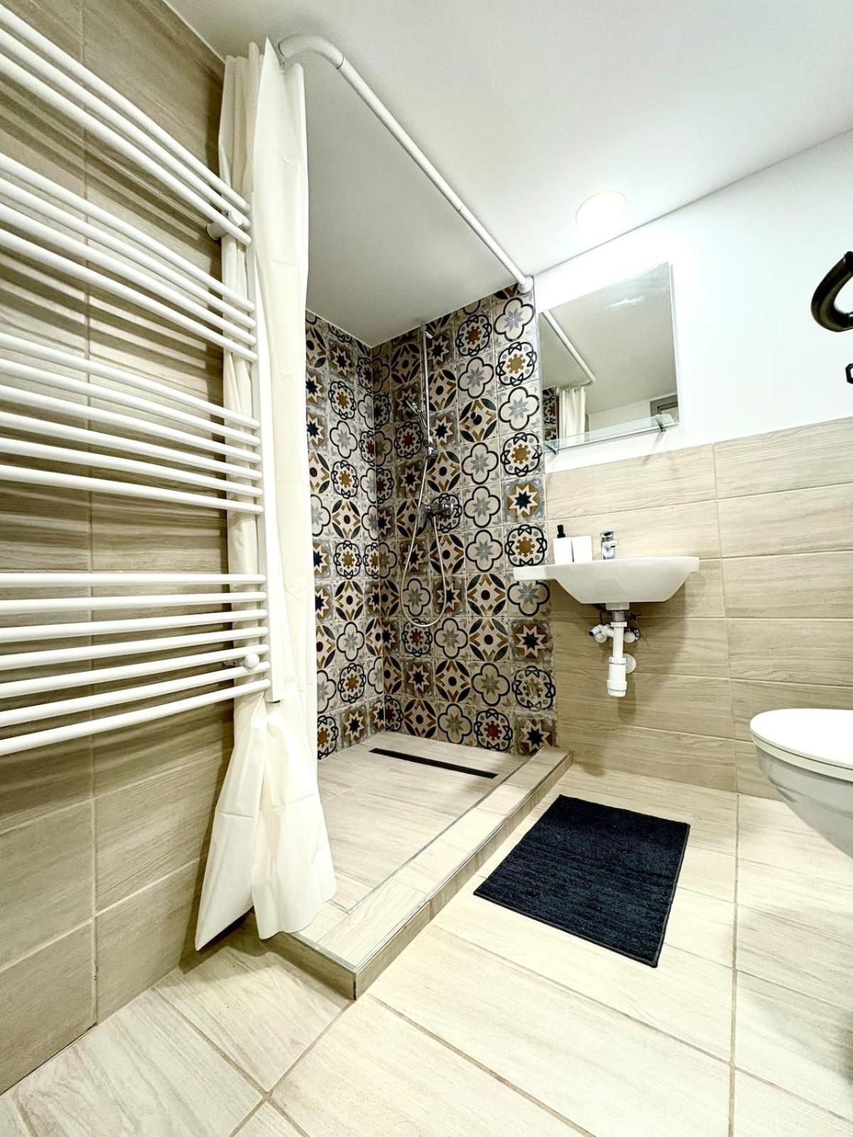 Nyugati 4 With 3 Bedrooms In The Center Apartment *