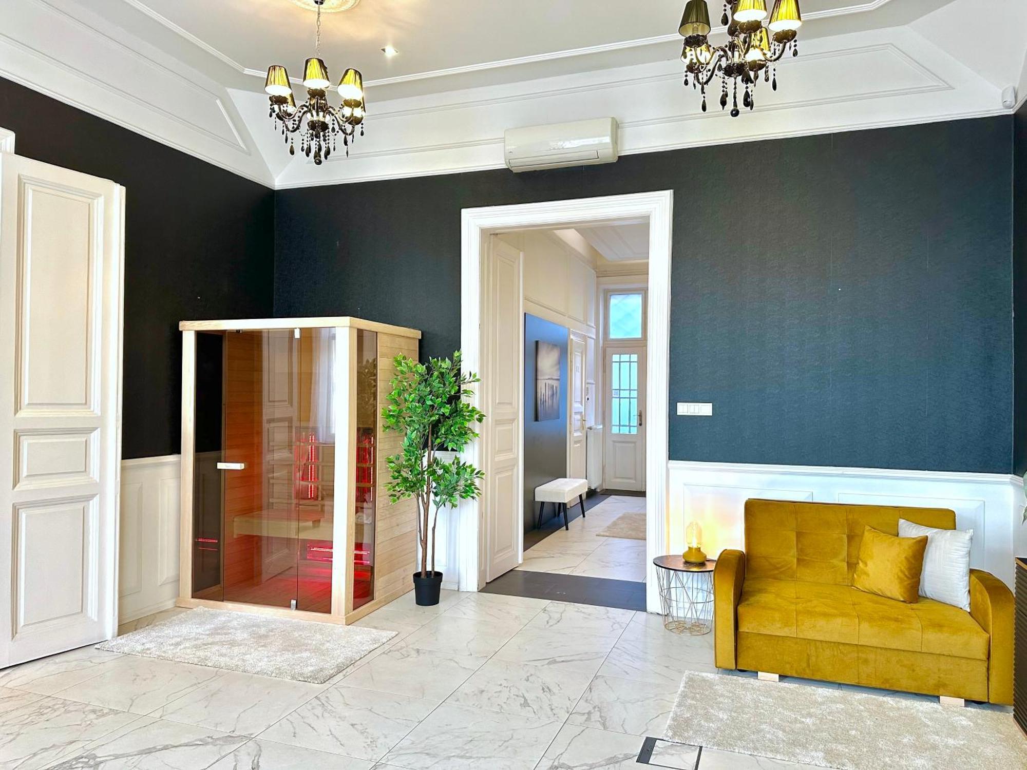 Deluxe 2-bedroom With Sauna And Ac Appartamento Budapest