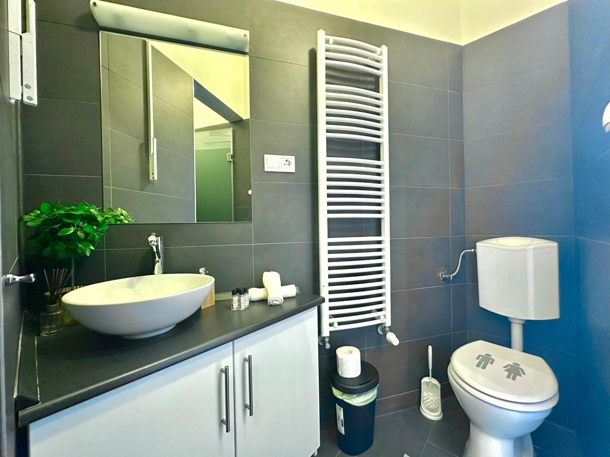 Deluxe 2-bedroom With Sauna And Ac Appartamento