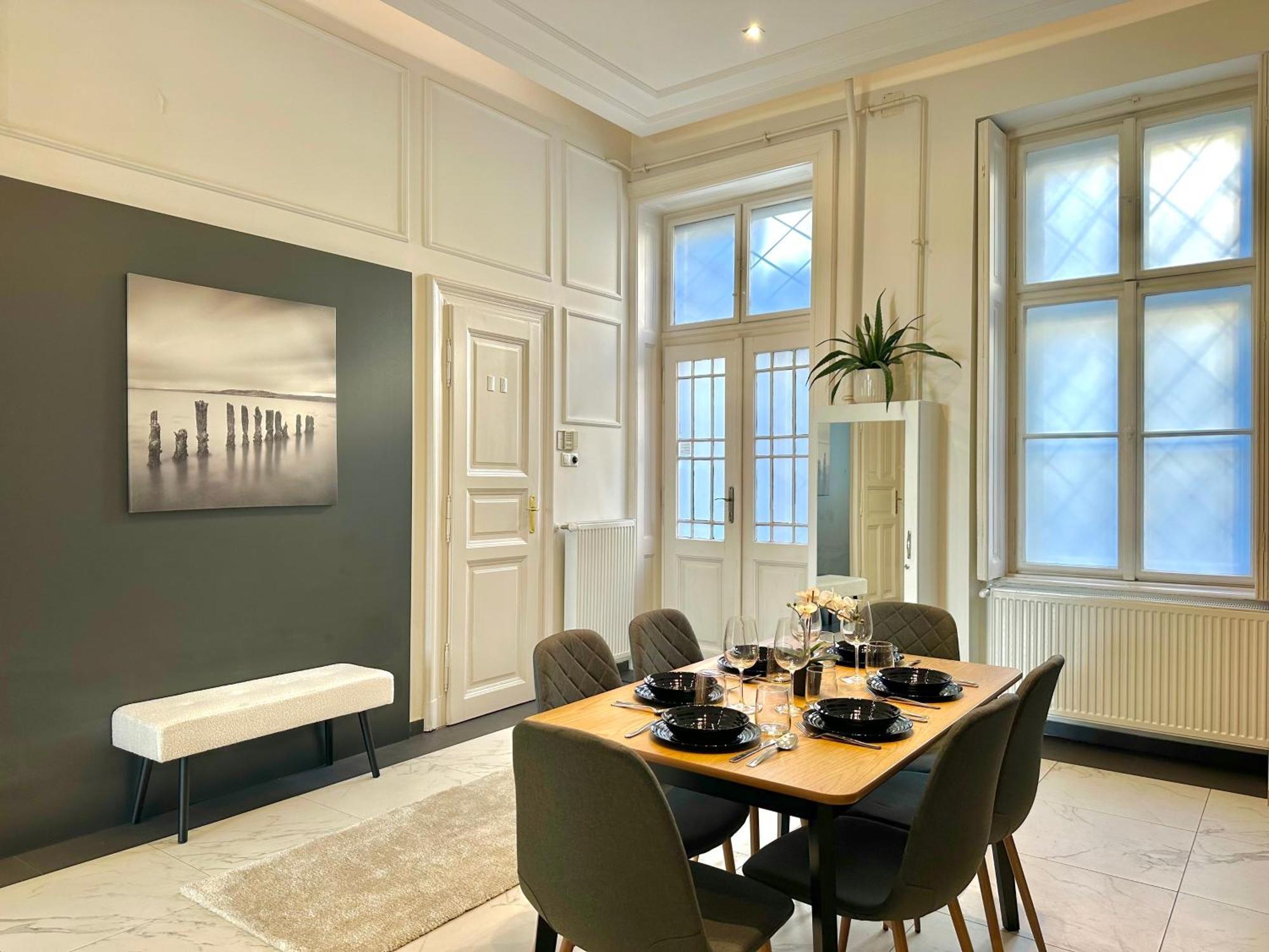 Deluxe 2-bedroom With Sauna And Ac Appartamento Budapest