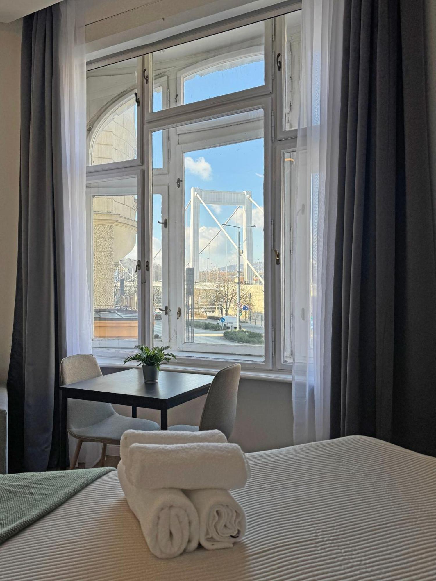 Appartement Deluxe Danube Center Next To The Fashion St' *