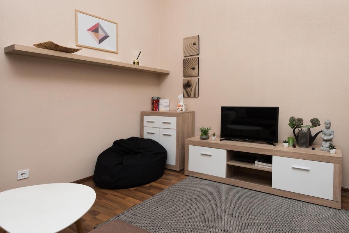 Cozy At Puskas Stadium Apartamento