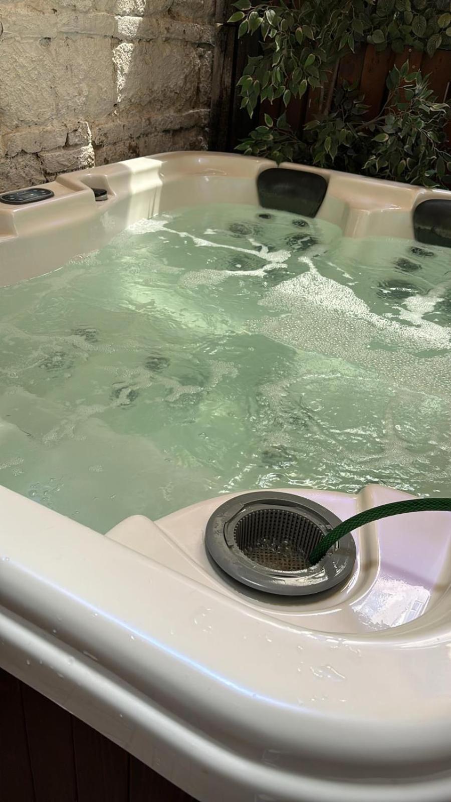 Appartamento Hot Tube In The Heart Of Budapest, Kazinczy Street Budapest