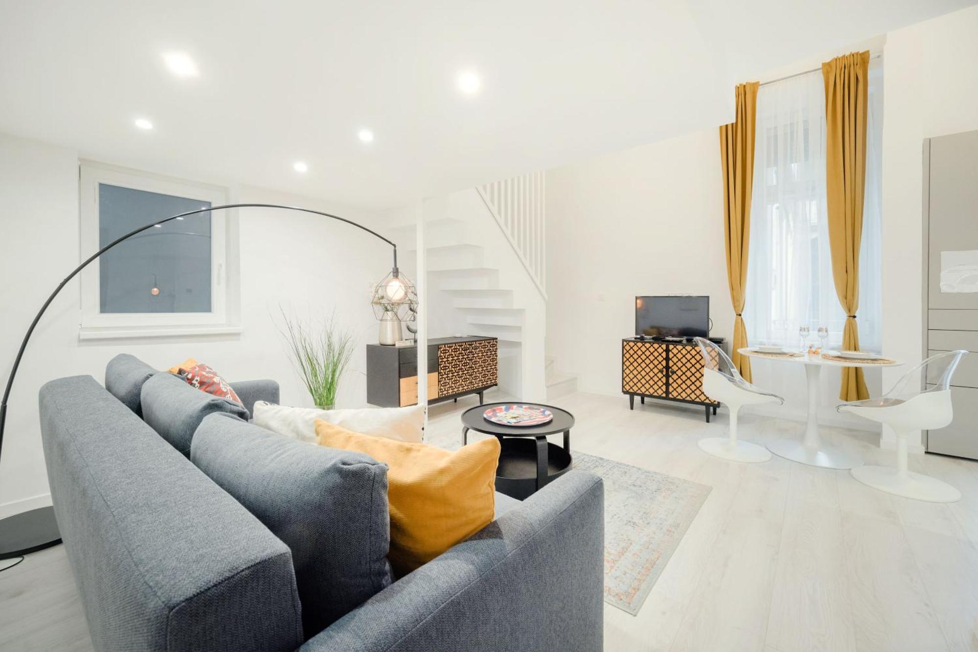 Little Treasure In Center, Quiet With Ac Apartment *