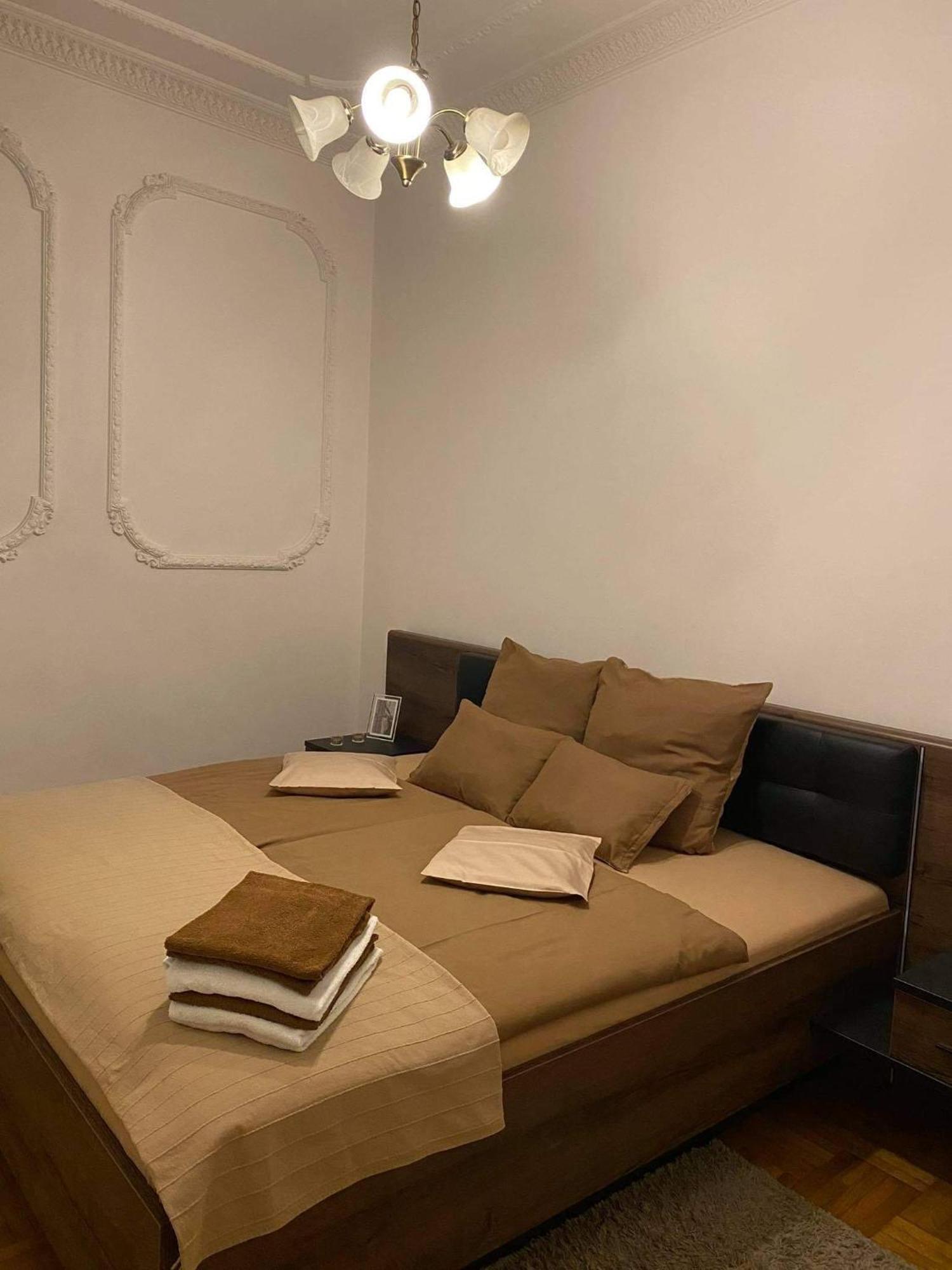 Heart Of The 2 Bedrooms, Living Rooms, Bathrooms, With Ac