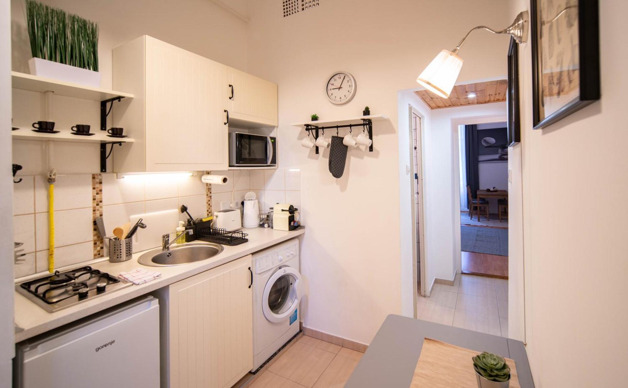 Free Parking Charlie's - 2sep Room, Ac, Fast Wifi, Tv * Budapest