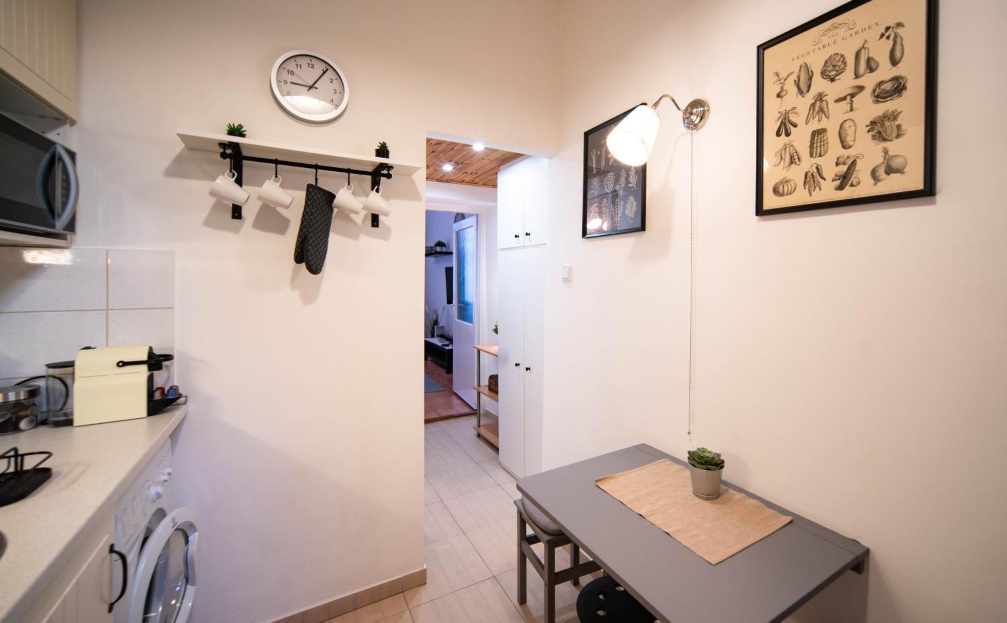 Free Parking Charlie's - 2sep Room, Ac, Fast Wifi, Tv Apartment
