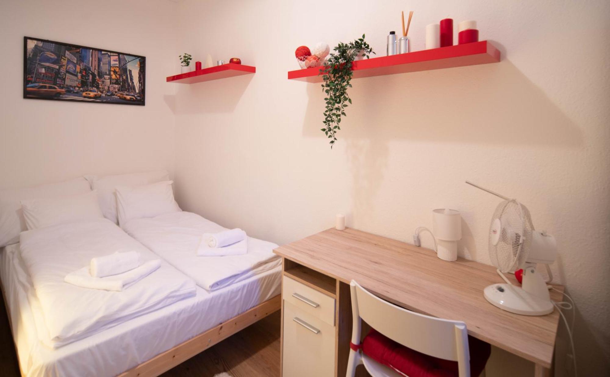 Free Parking Charlie's - 2sep Room, Ac, Fast Wifi, Tv Apartment Budapest