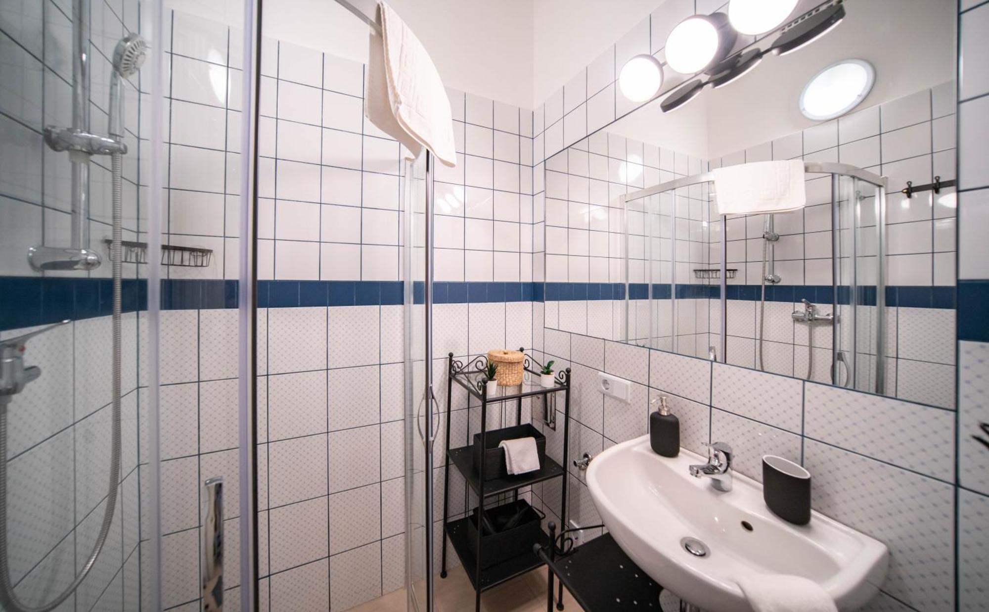 Free Parking Charlie's - 2sep Room, Ac, Fast Wifi, Tv Apartment Budapest