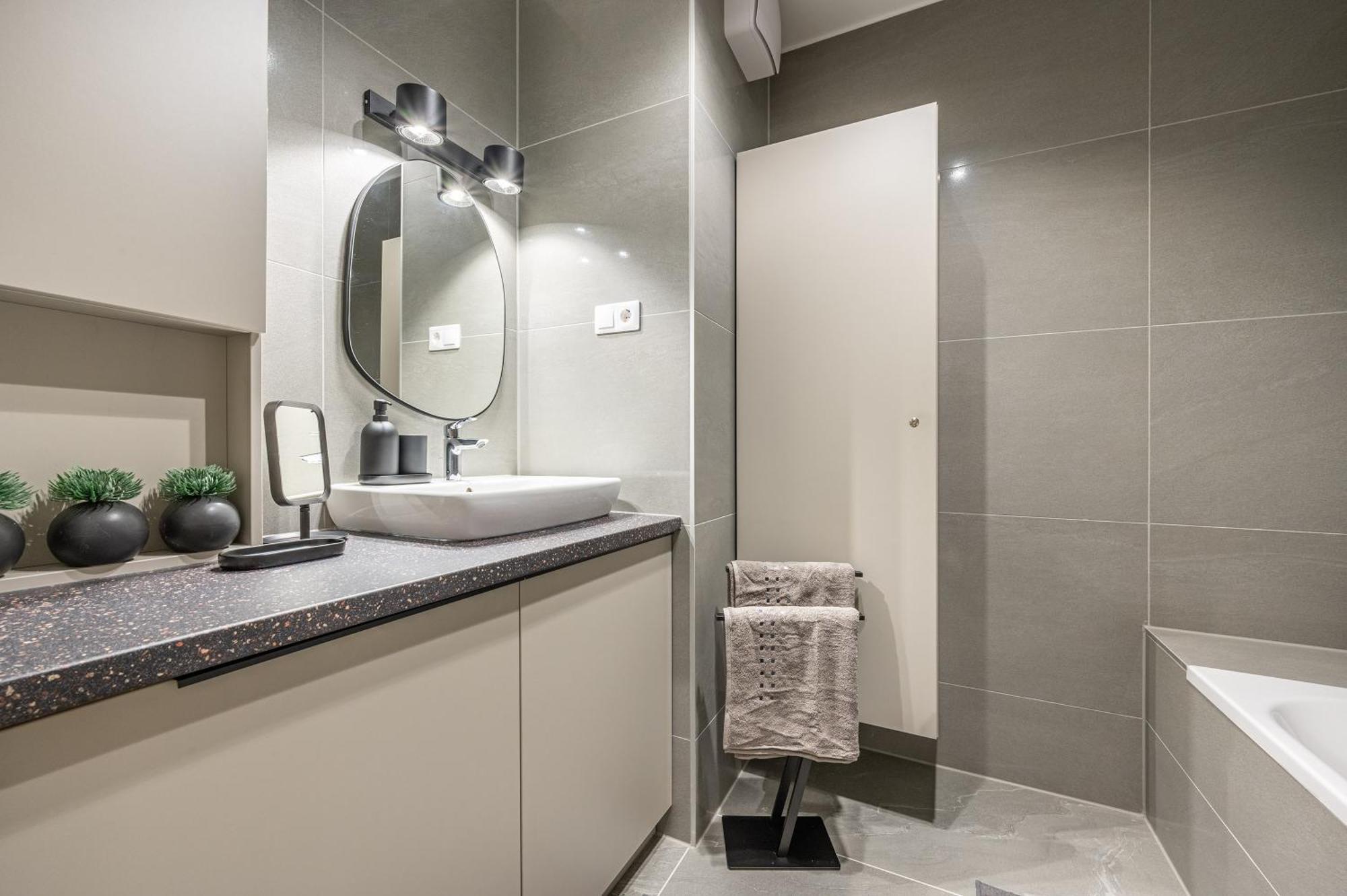 Apartamento With Balcony @ Downtown