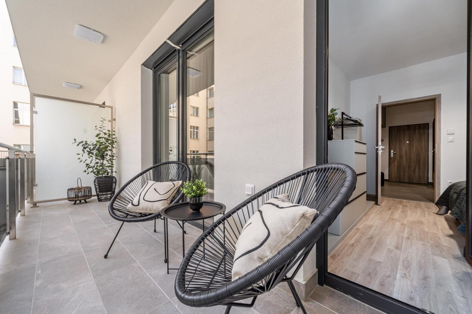 Apartamento With Balcony @ Downtown
