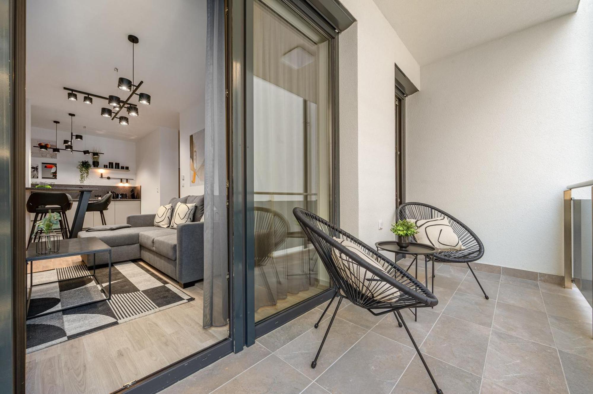 Apartamento With Balcony @ Downtown *
