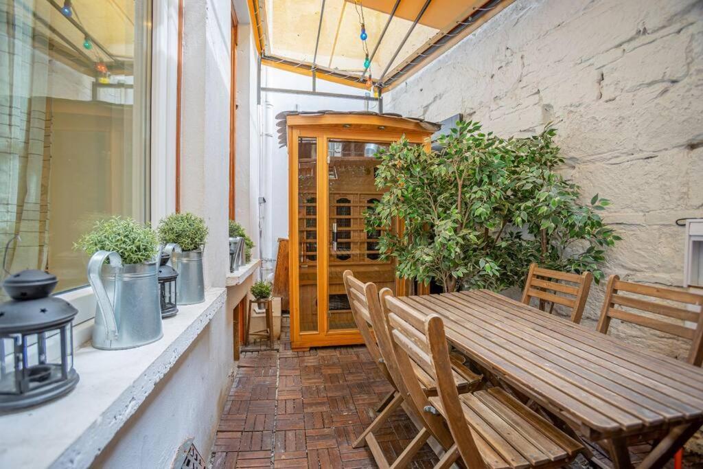Hot Tube In The Heart Of Budapest, Kazinczy Street