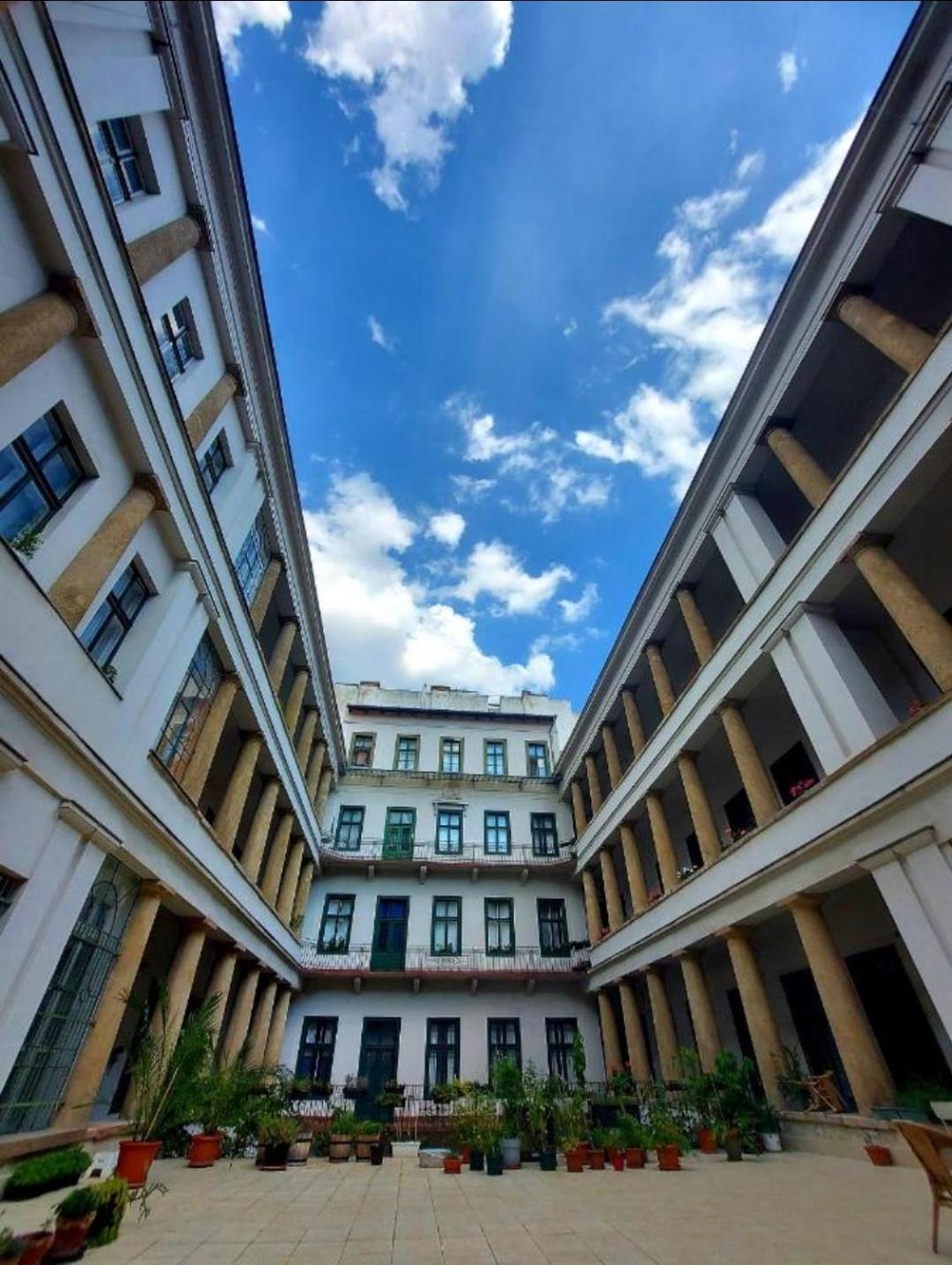 Center Terrace