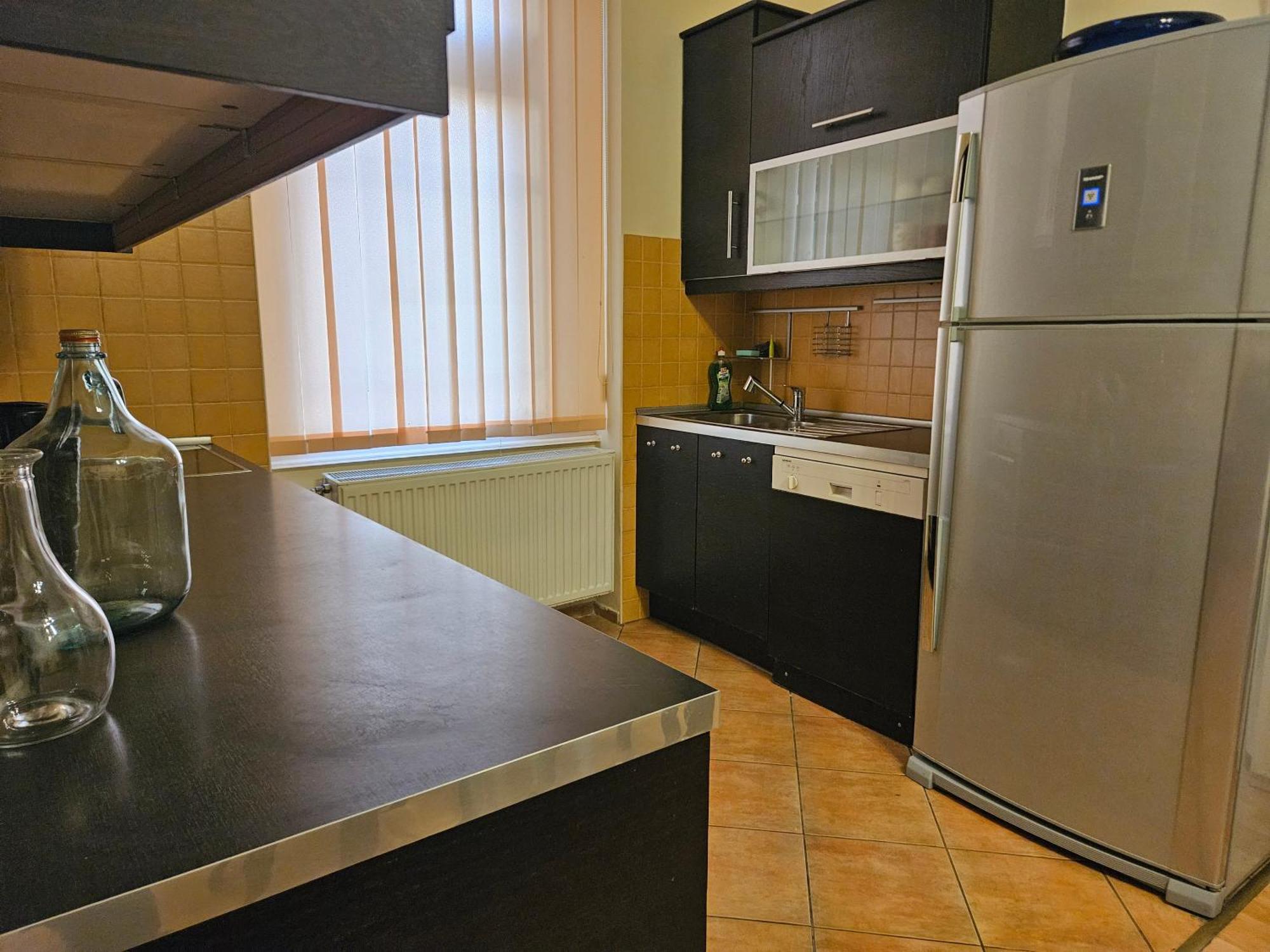Cozy And Near Kalvin Square Apartman