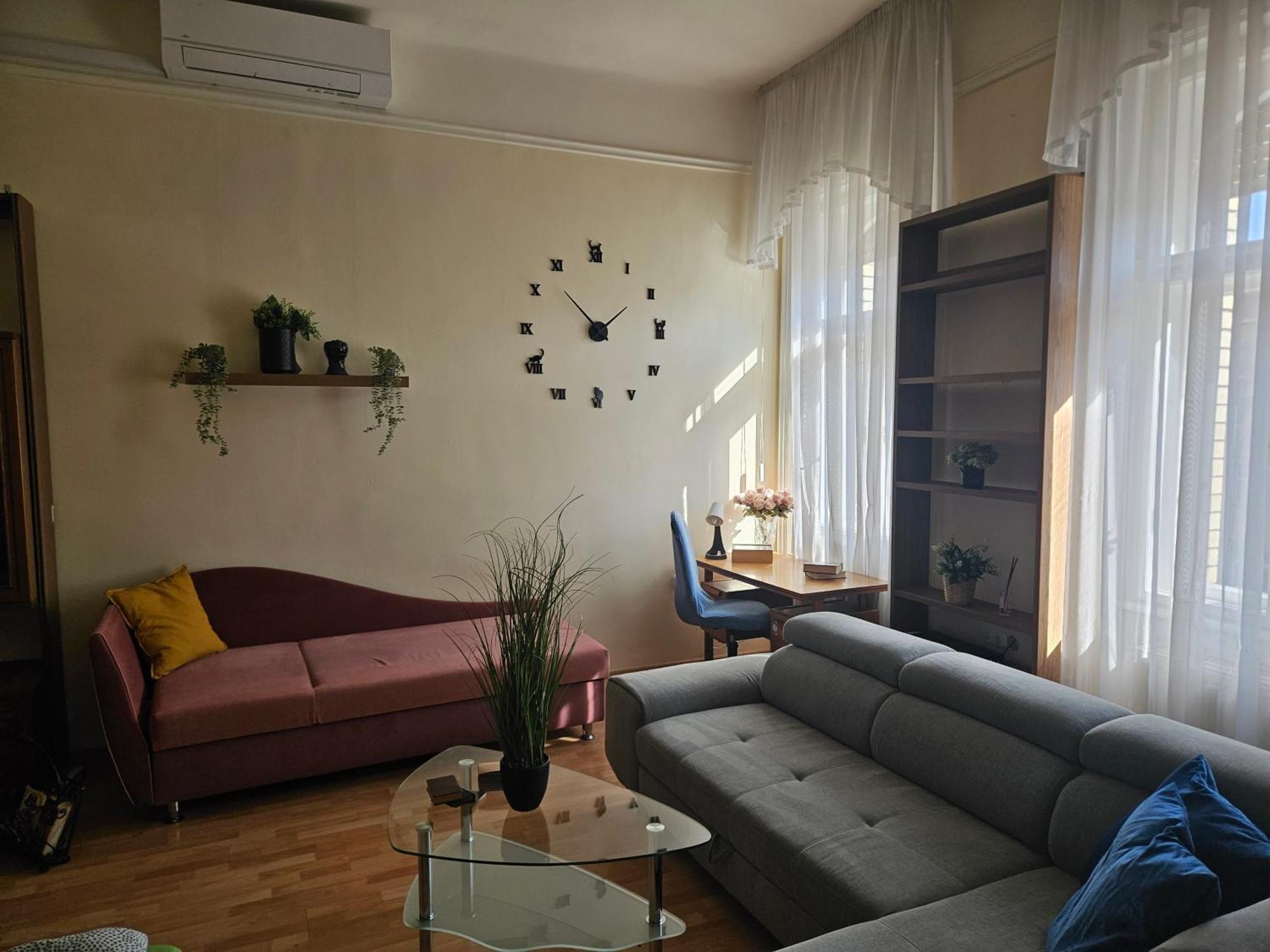 Cozy And Near Kalvin Square Apartment