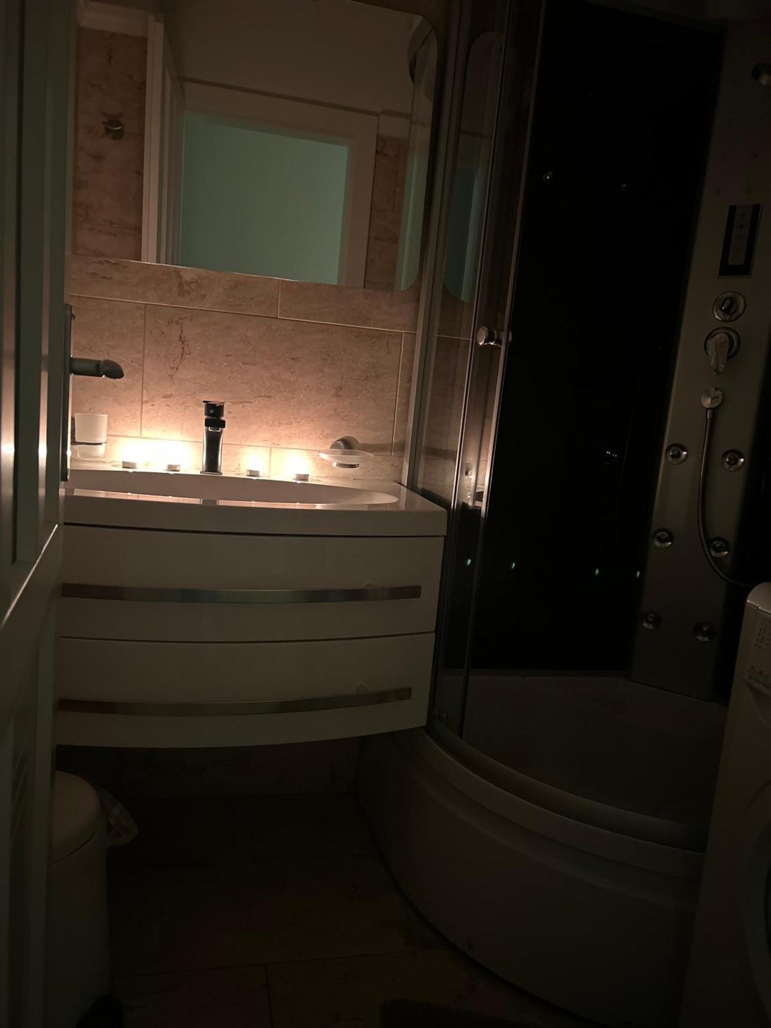 River Ruby Apartment *