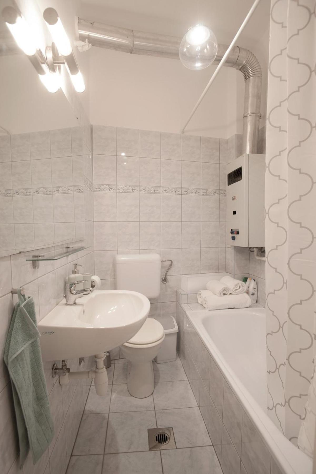 Palace District, Leisurely Nest In Crowded Dwntwn * Budapest