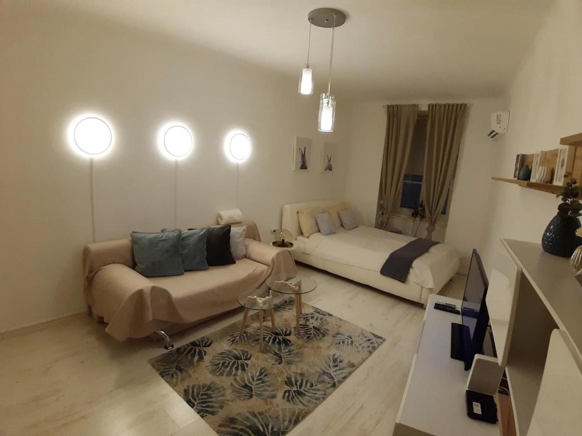 Palace District, Leisurely Nest In Crowded Dwntwn Appartamento